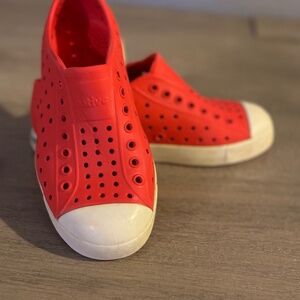 Native Jefferson shoes Red C13